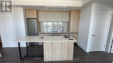 7950-B-7950 Bathurst St in Vaughan, ON - Building Photo - Building Photo