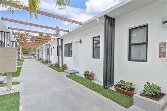 1946 Pierce St in Hollywood, FL - Building Photo - Building Photo