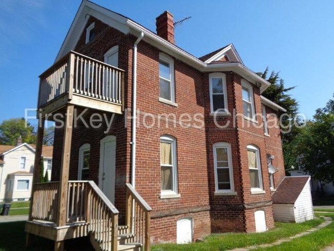 202 S Park Ave-Unit -2 in Waukegan, IL - Building Photo - Building Photo