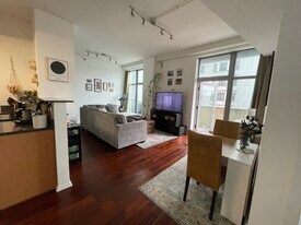 1000 W Leland Ave, Unit 4E in Chicago, IL - Building Photo