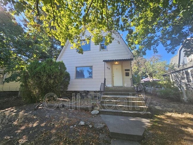 property at 719 W Augusta Ave