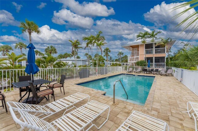 2375 N Beach Rd in Englewood, FL - Building Photo - Building Photo