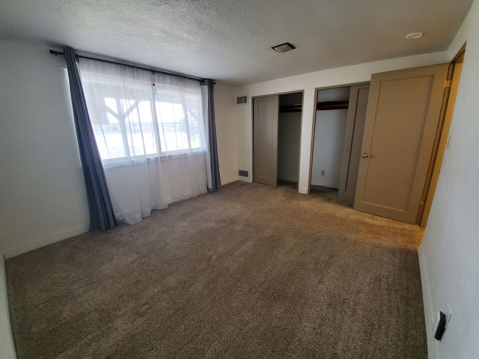 1137 W Lakeside Dr in Moses Lake, WA - Building Photo
