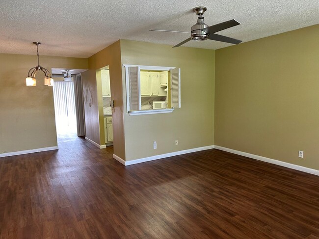 147 Kent St in West Palm Beach, FL - Foto de edificio - Building Photo