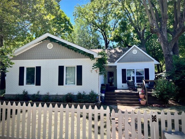 property at 202 N 6th St