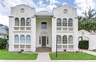 2114 W Dekle Ave in Tampa, FL - Building Photo