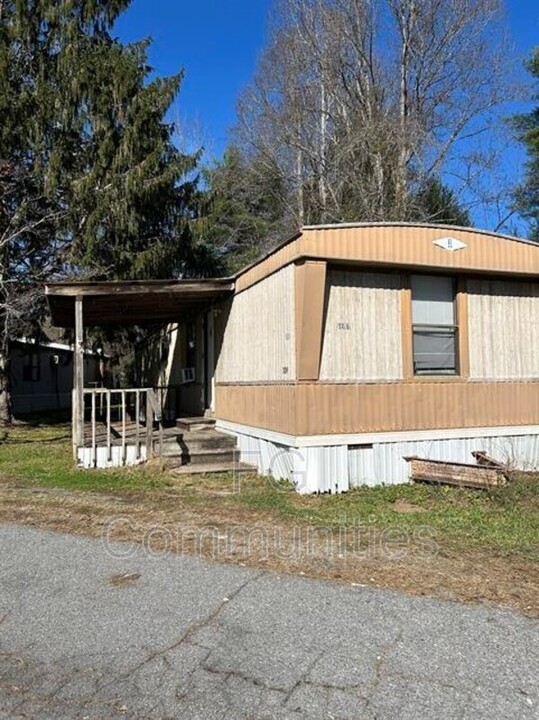 109 Tuckaway Ln in Brevard, NC - Foto de edificio