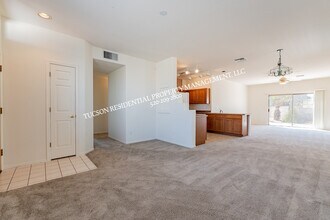 7693 E Placita Luna Preciosa in Tucson, AZ - Building Photo - Building Photo