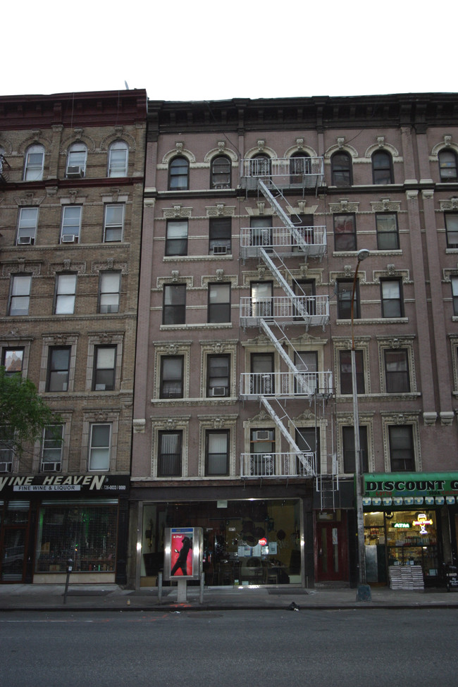 325-327 Third Ave in New York, NY - Foto de edificio - Building Photo