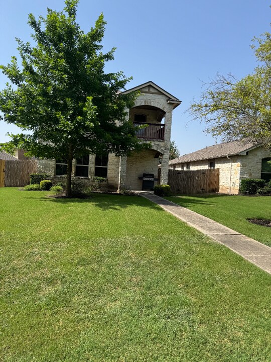 616 Allens Creek Way in Round Rock, TX - Building Photo