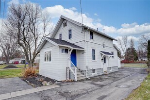 523 Elmgrove Rd in Rochester, NY - Building Photo