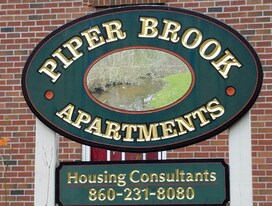 121 Hillcrest Ave in West Hartford, CT - Building Photo