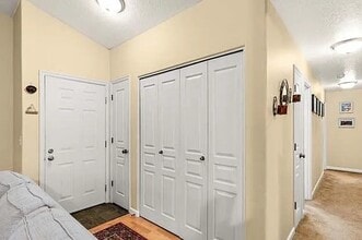 12014 SE Bush St, Unit C in Portland, OR - Foto de edificio - Building Photo