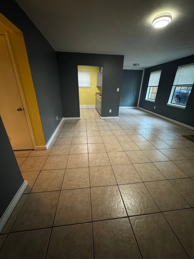 1863 Nekoma Ct, Unit B