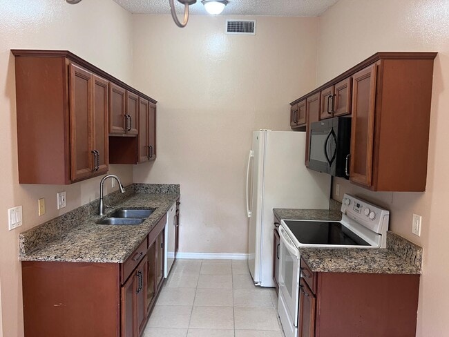 7717 Gulf Ct in Tampa, FL - Building Photo - Building Photo