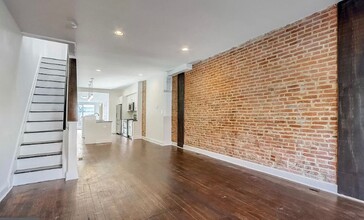 12 N Linwood Ave in Baltimore, MD - Foto de edificio - Building Photo