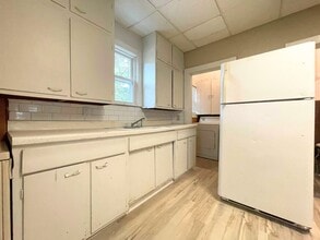 121 W 7th Ave in Hutchinson, KS - Building Photo - Building Photo