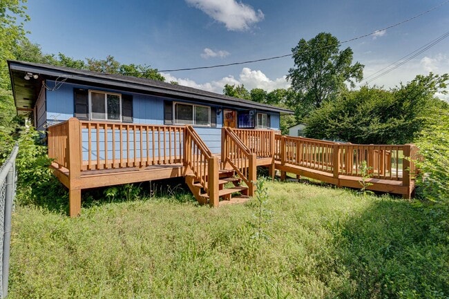 property at 1010 N Hickory St