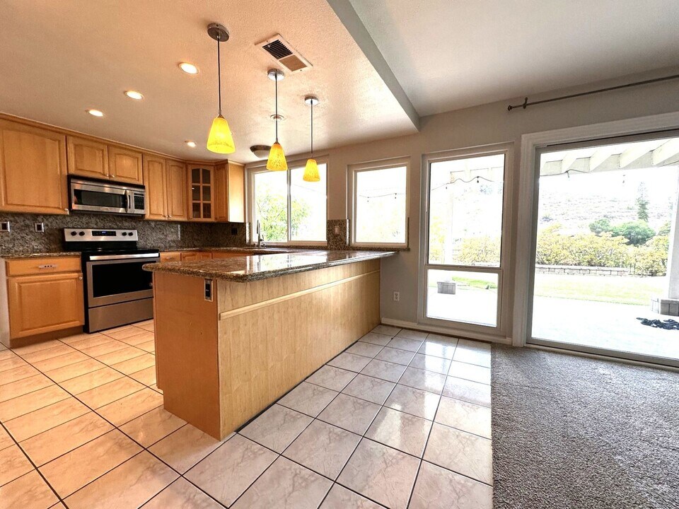 14836 Satanas St in San Diego, CA - Building Photo