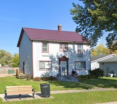 821 Broadway in Wisconsin Dells, WI - Building Photo