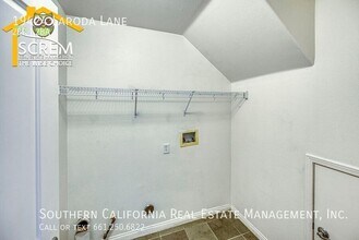 19424 Laroda Ln in Santa Clarita, CA - Building Photo - Building Photo