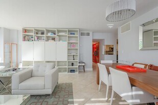 800 West Ave in Miami Beach, FL - Building Photo