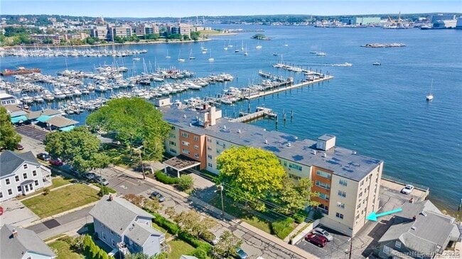 292 Pequot Ave in New London, CT - Building Photo - Building Photo