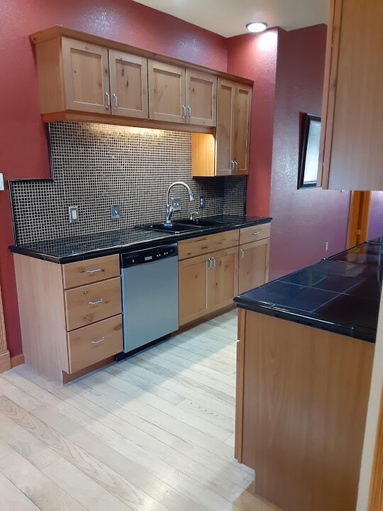 219 Main St-Unit -B, McGregor, IA in Mc Gregor, IA - Foto de edificio