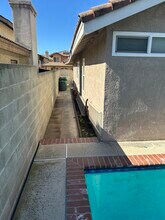 12411 Silkleaf Ave in Chino, CA - Foto de edificio - Building Photo