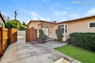 11858 Beatrice St in Los Angeles, CA - Foto de edificio - Building Photo