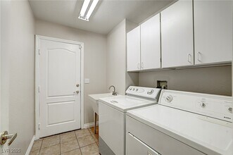 373 Kenya Rd in Las Vegas, NV - Building Photo - Building Photo