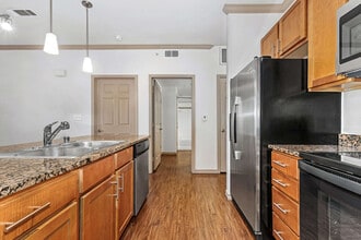 Trinity Bell Gardens Apartments in Fort Worth, TX - Foto de edificio - Building Photo