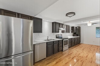 7188 Cypress Cove Rd in Jacksonville, FL - Building Photo - Building Photo