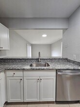 1545 Lake Crystal Dr, Unit D in West Palm Beach, FL - Building Photo - Building Photo