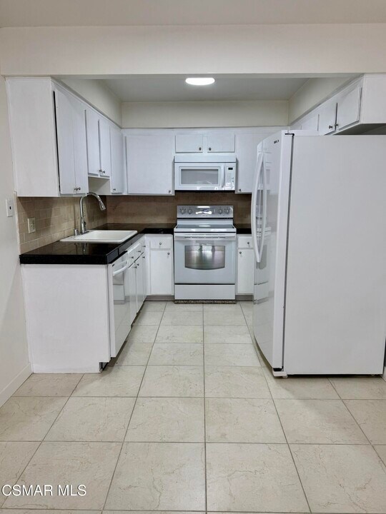 1226 Patricia Ave in Simi Valley, CA - Building Photo