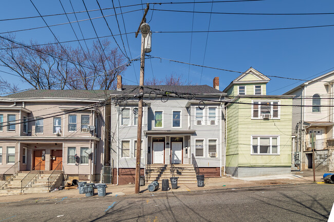 113 Lawrence St in Paterson, NJ - Building Photo - Building Photo