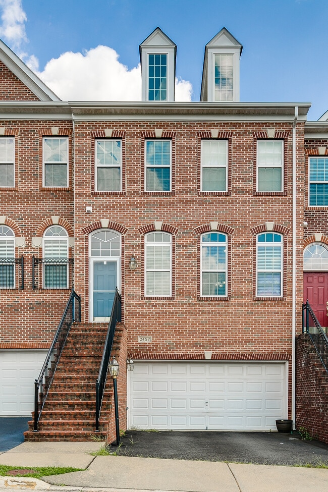 property at 2457 Silk Ct