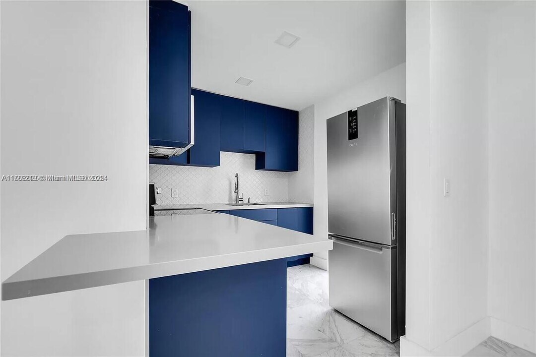 1150 Euclid Ave, Unit 306 in Miami Beach, FL - Building Photo