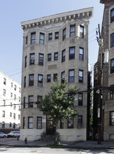 15 Lawrence St in Yonkers, NY - Building Photo - Building Photo