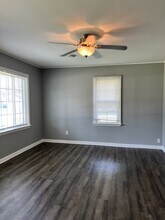 37439 N Lake Shore Dr in Lake Villa, IL - Building Photo - Building Photo