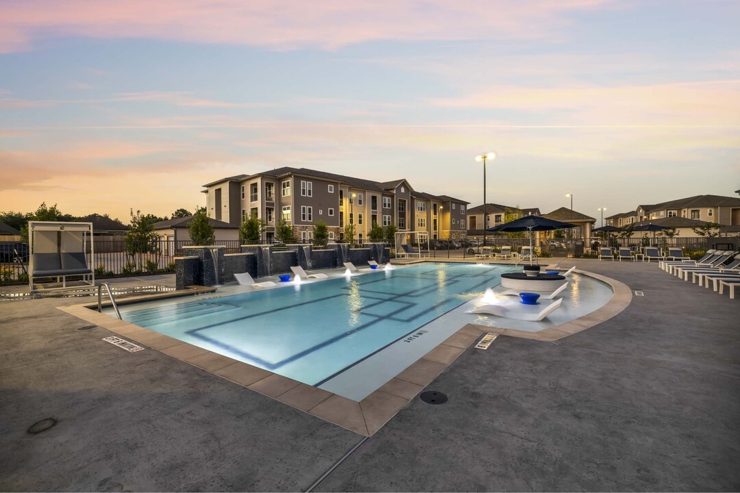 Haven at Bellaire in Richmond, TX - Building Photo
