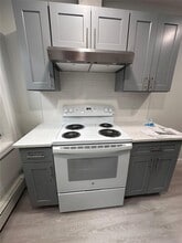 24 Stanley St in Inwood, NY - Foto de edificio - Building Photo