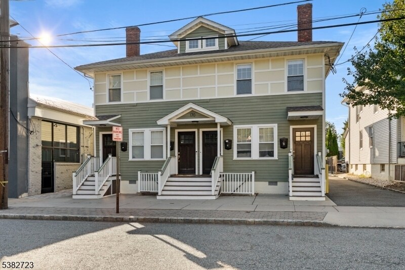 170 Pine St in Montclair, NJ - Building Photo