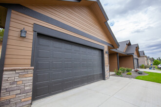 Gleneden Blackhawk Duplexes in Spokane, WA - Building Photo - Building Photo