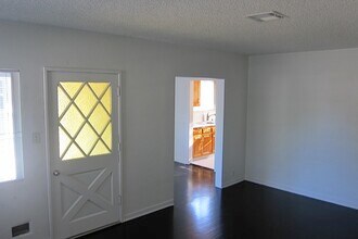 4927 Forman Ave in North Hollywood, CA - Building Photo - Building Photo