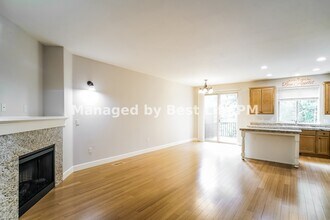 2067 NE 49th Way in Hillsboro, OR - Building Photo - Building Photo
