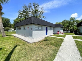 5831 Sun Glo Ave in Port Richey, FL - Building Photo