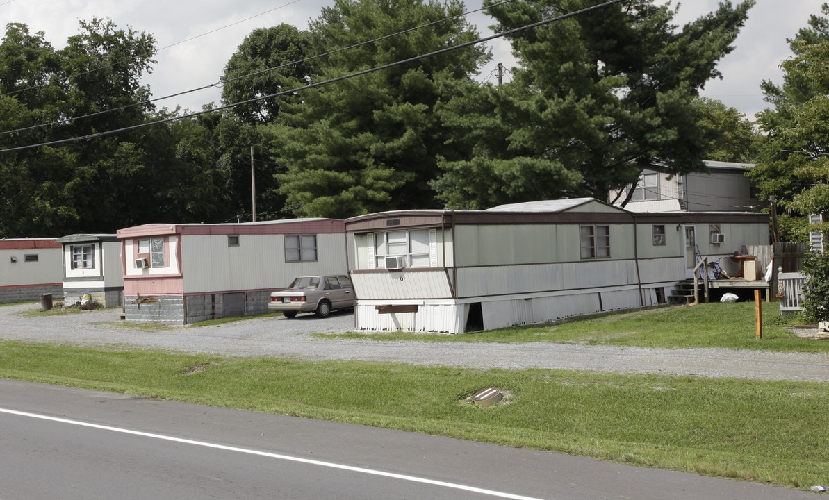 J & J Mobile Home Park in Kingsport, TN - Building Photo