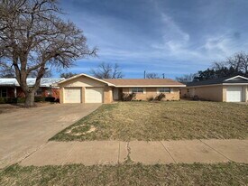 4702 31st St in Lubbock, TX - Building Photo