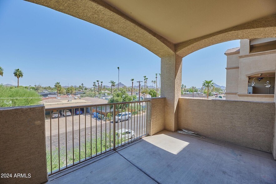 920 E Devonshire Ave, Unit 3030 in Phoenix, AZ - Building Photo
